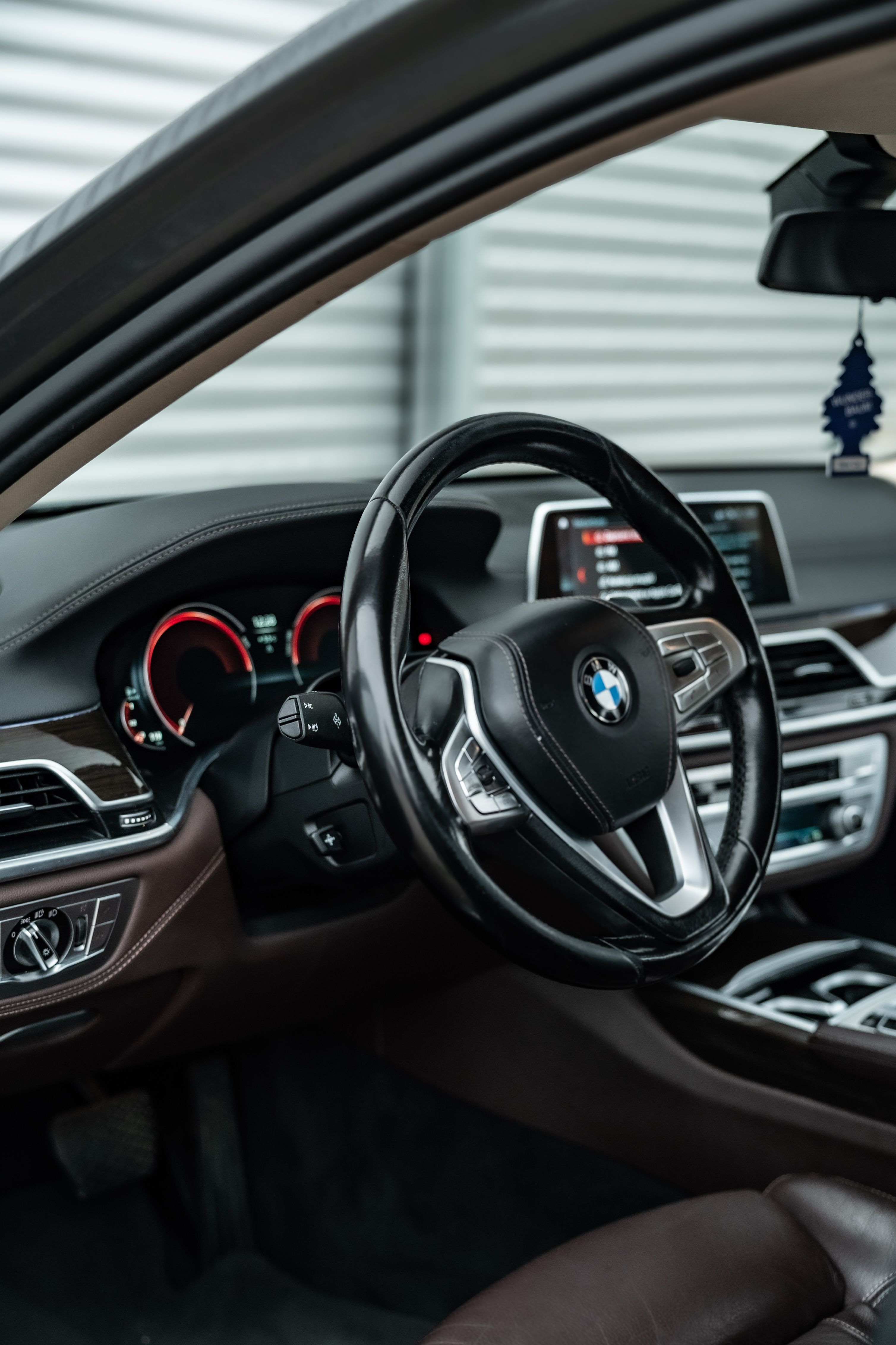 BMW 730d xDrive 2015 – Limuzyna, która płynie po drodze