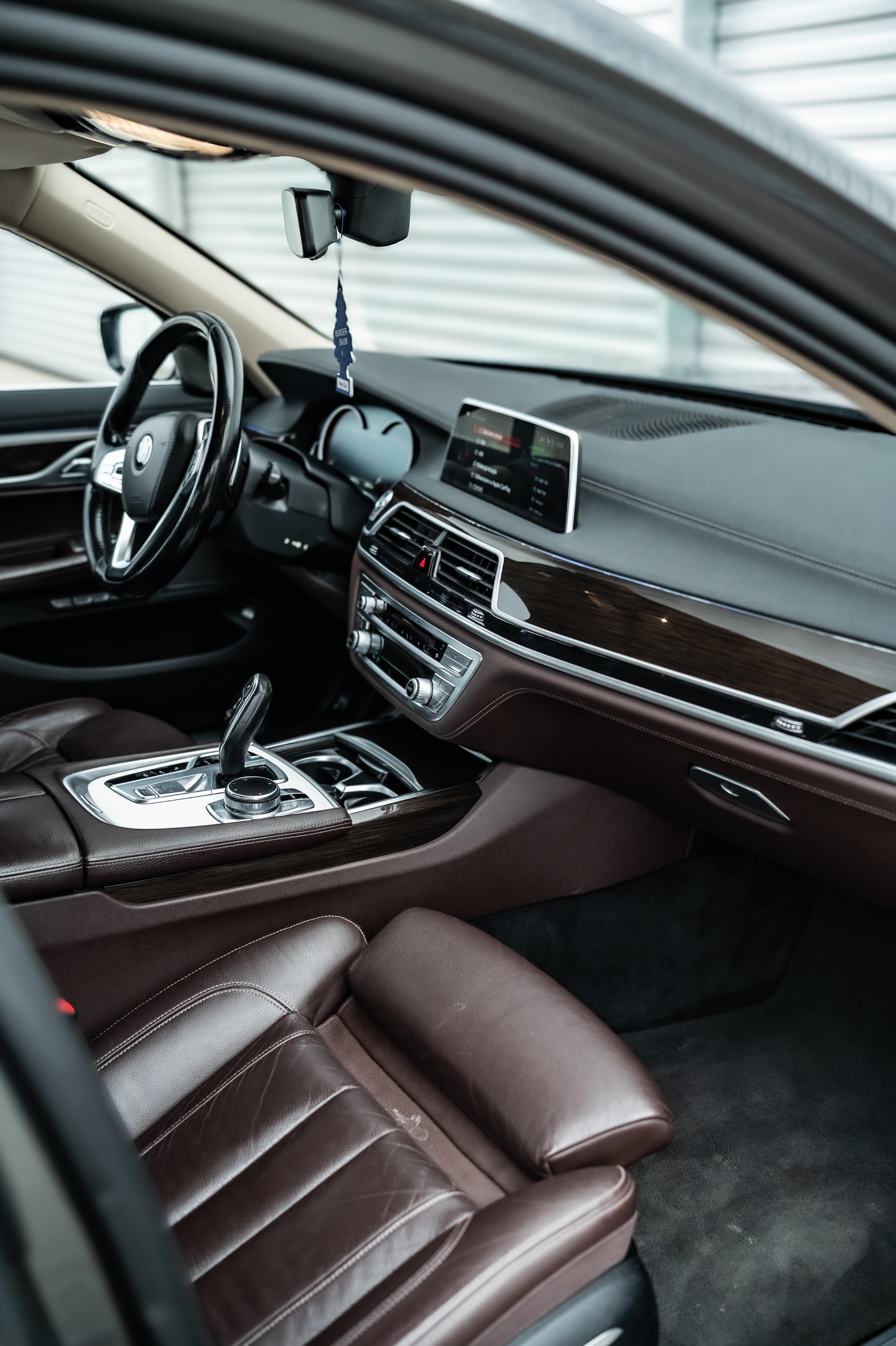 BMW 730d xDrive 2015 – Limuzyna, która płynie po drodze