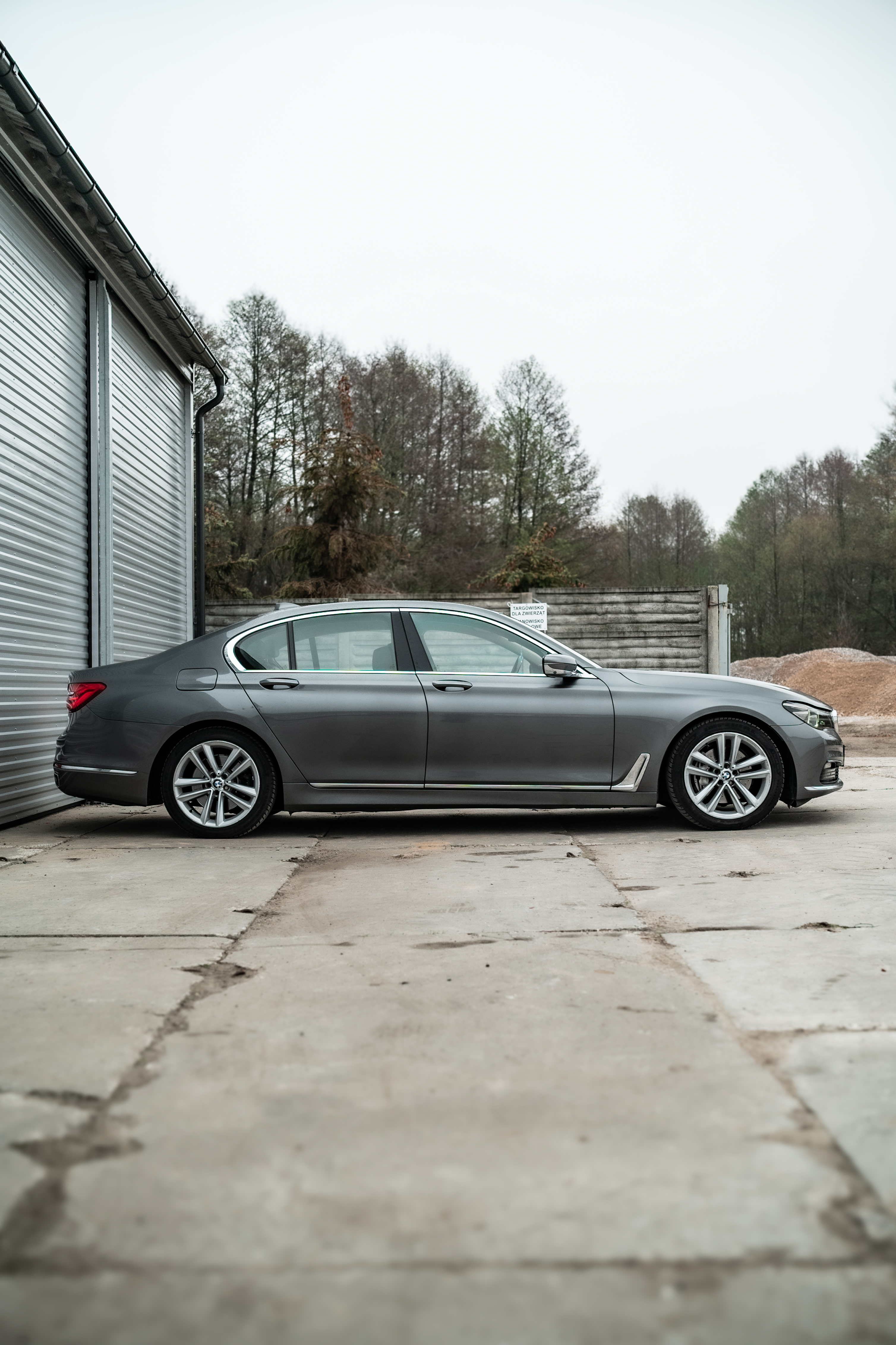 BMW 730d xDrive 2015 – Limuzyna, która płynie po drodze