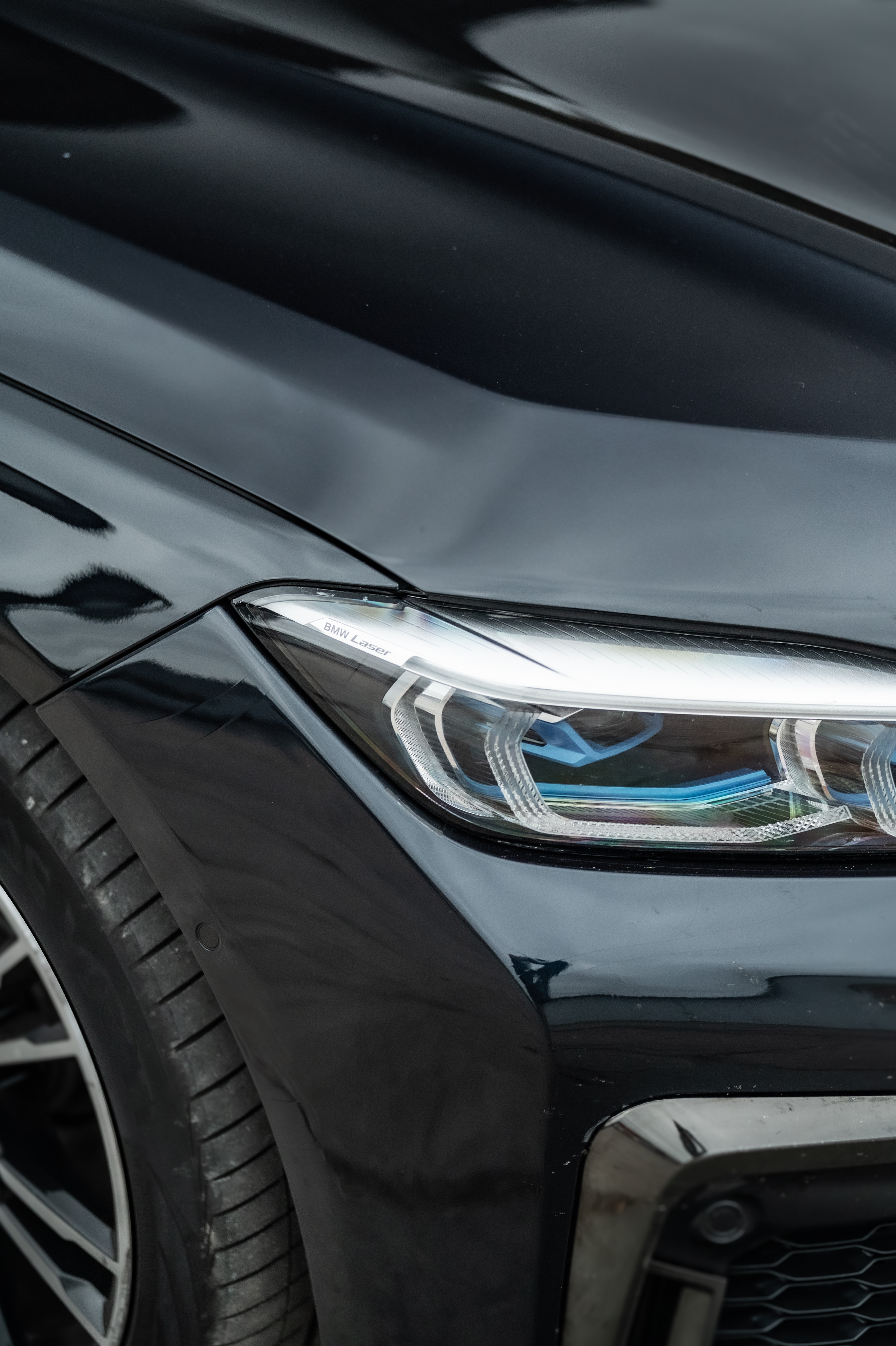 BMW 745e xDrive 2020 – Hybrydowa limuzyna klasy 7 — zdjęcie opisu