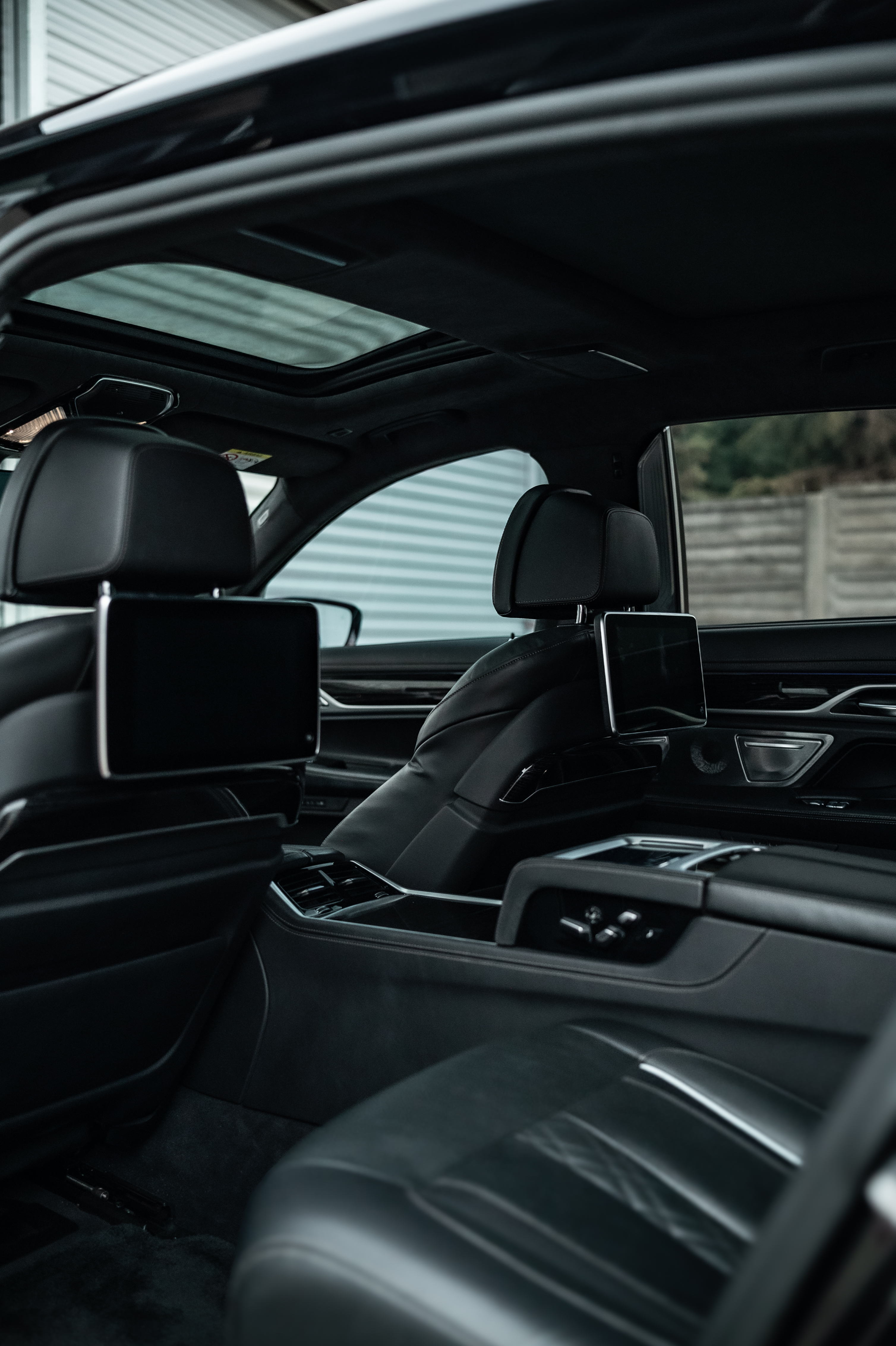 BMW 745e xDrive 2020 – Hybrydowa limuzyna klasy 7 — kluczowe cechy