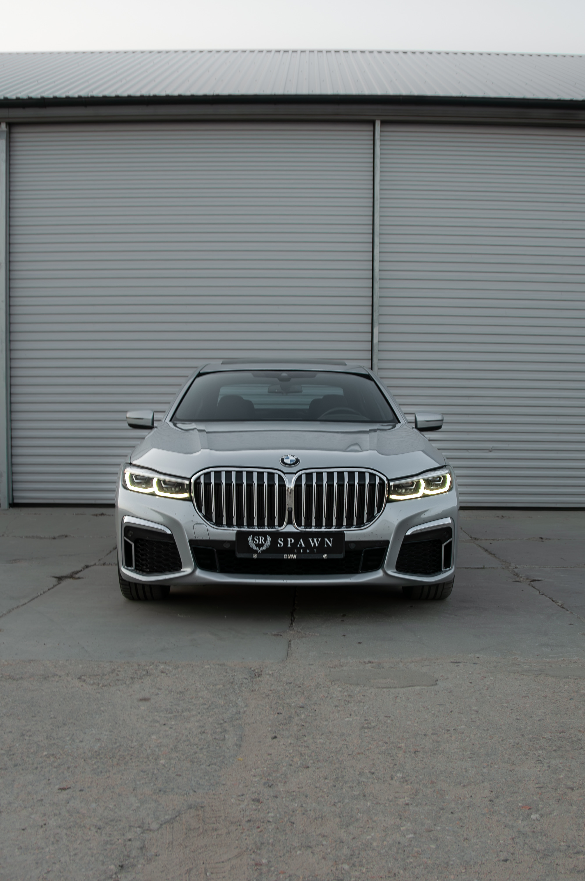 BMW 745e xDrive 2021 – Hybrydowa limuzyna klasy 7 — kluczowe cechy