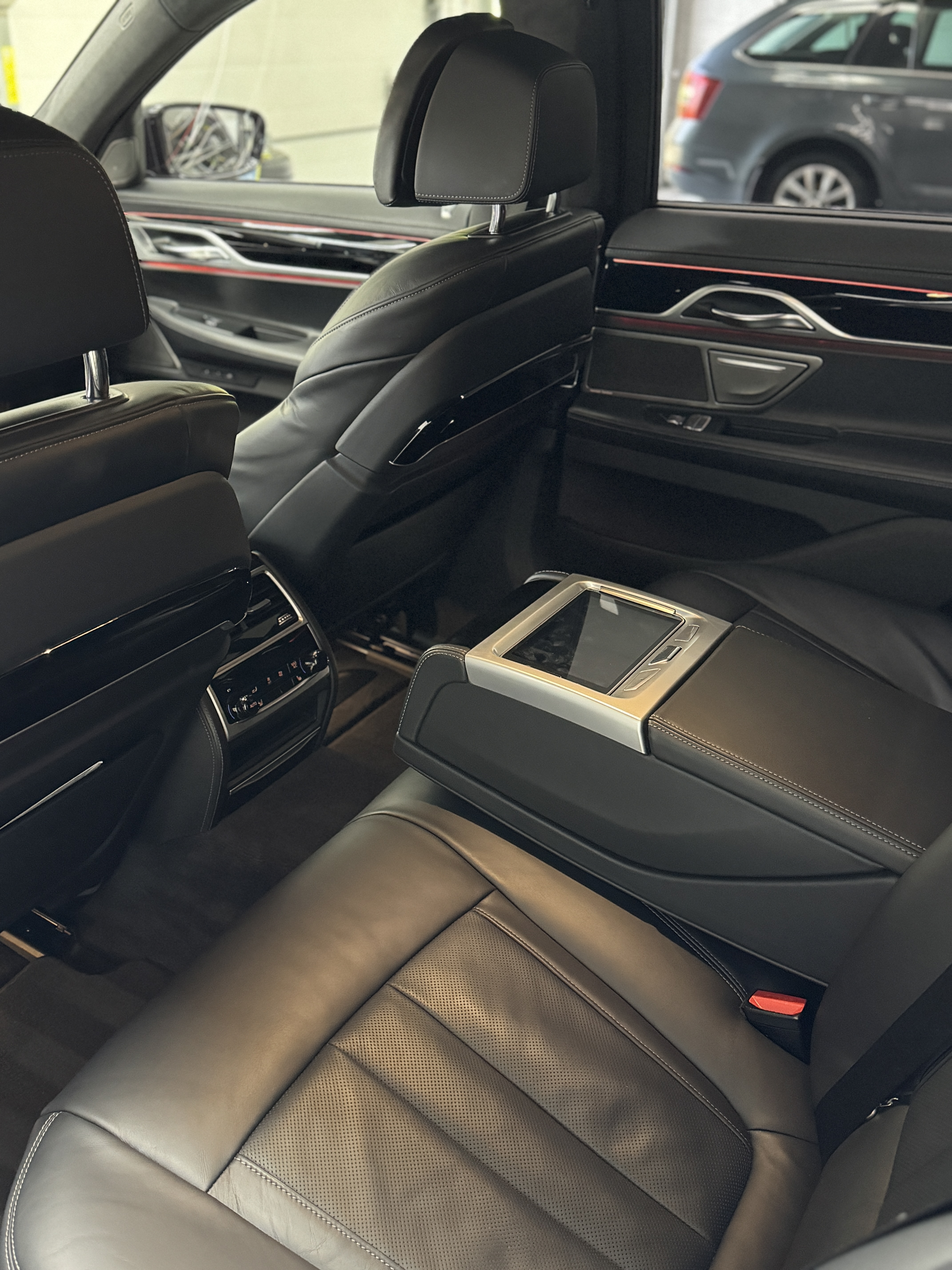 BMW 750d xDrive 2020 – Diesel o mocy 400 KM