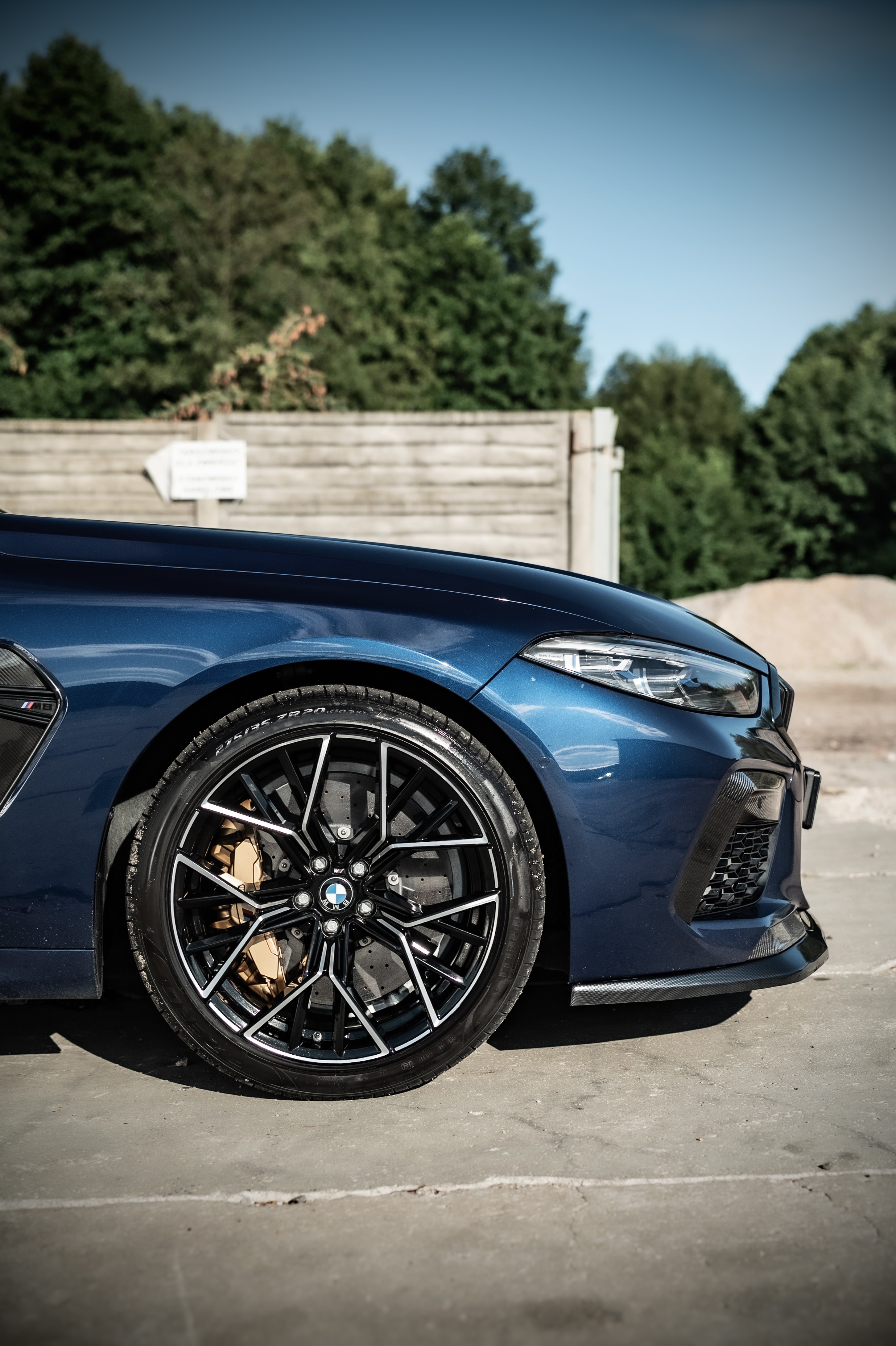 BMW M8 Competition 2021 – 625 KM czystej mocy — kluczowe cechy