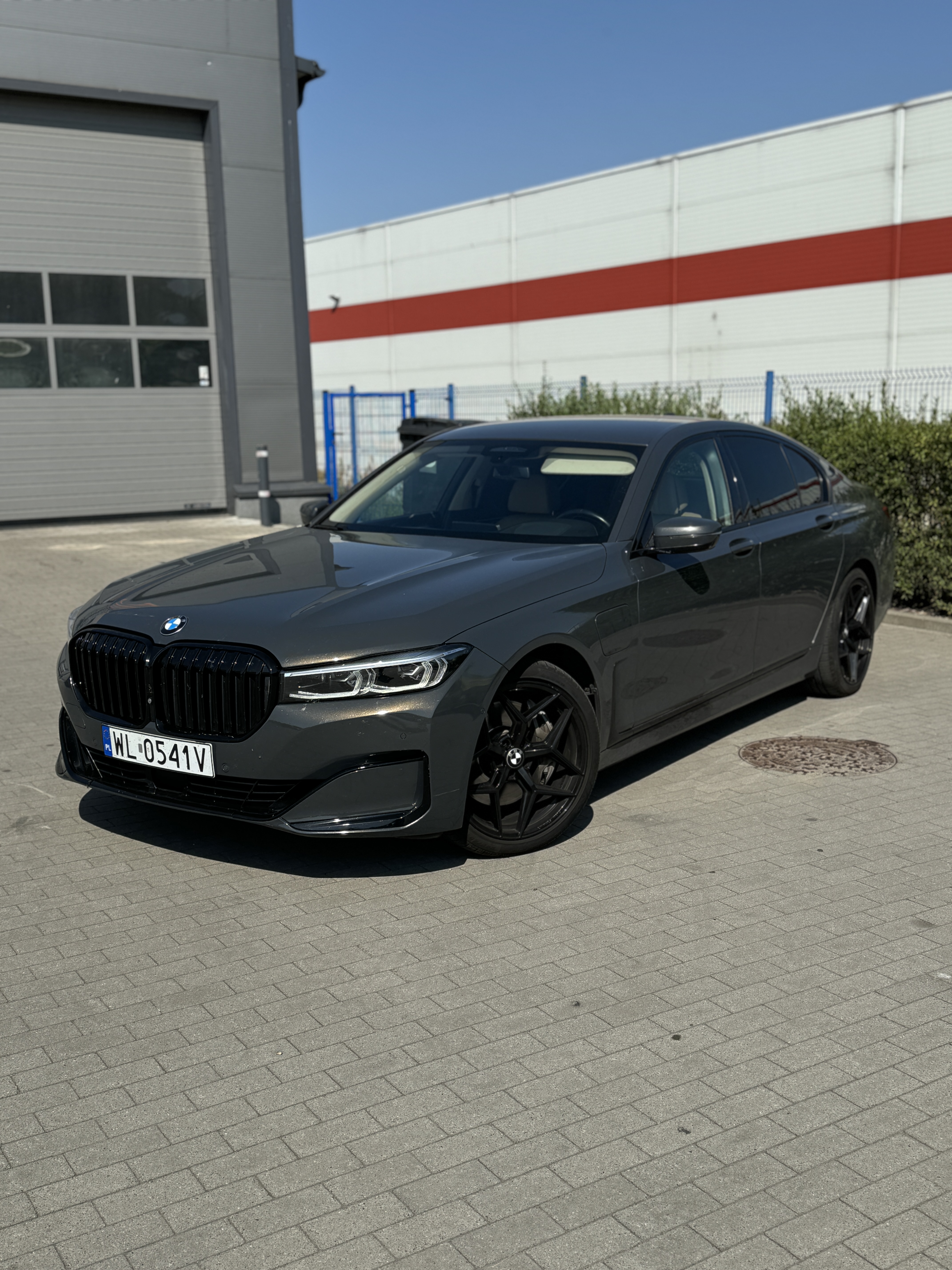 BMW 745e 2019 – Luksusowa hybryda plug-in