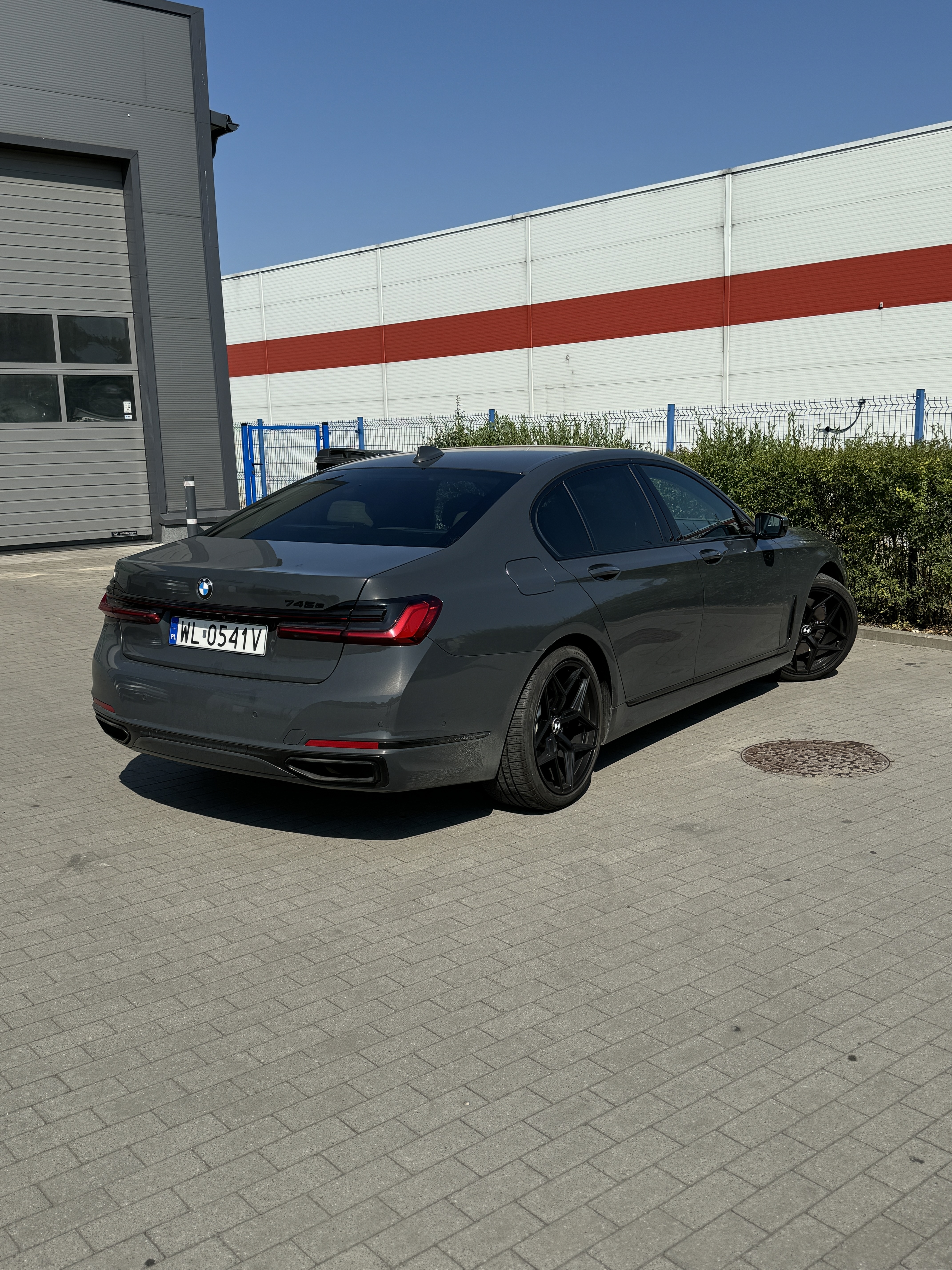 BMW 745e 2019 – Luksusowa hybryda plug-in