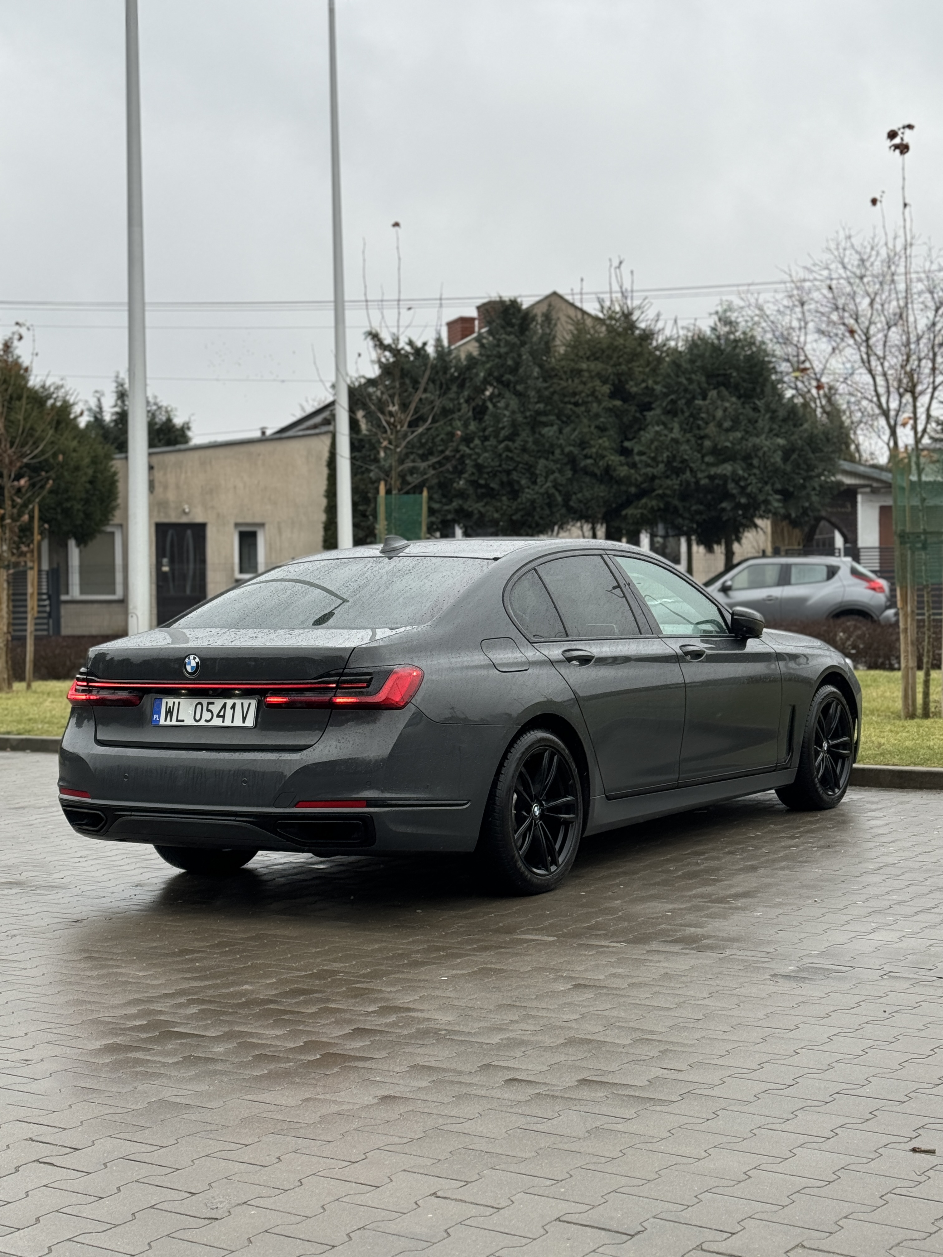 BMW 745e 2019 – Luksusowa hybryda plug-in