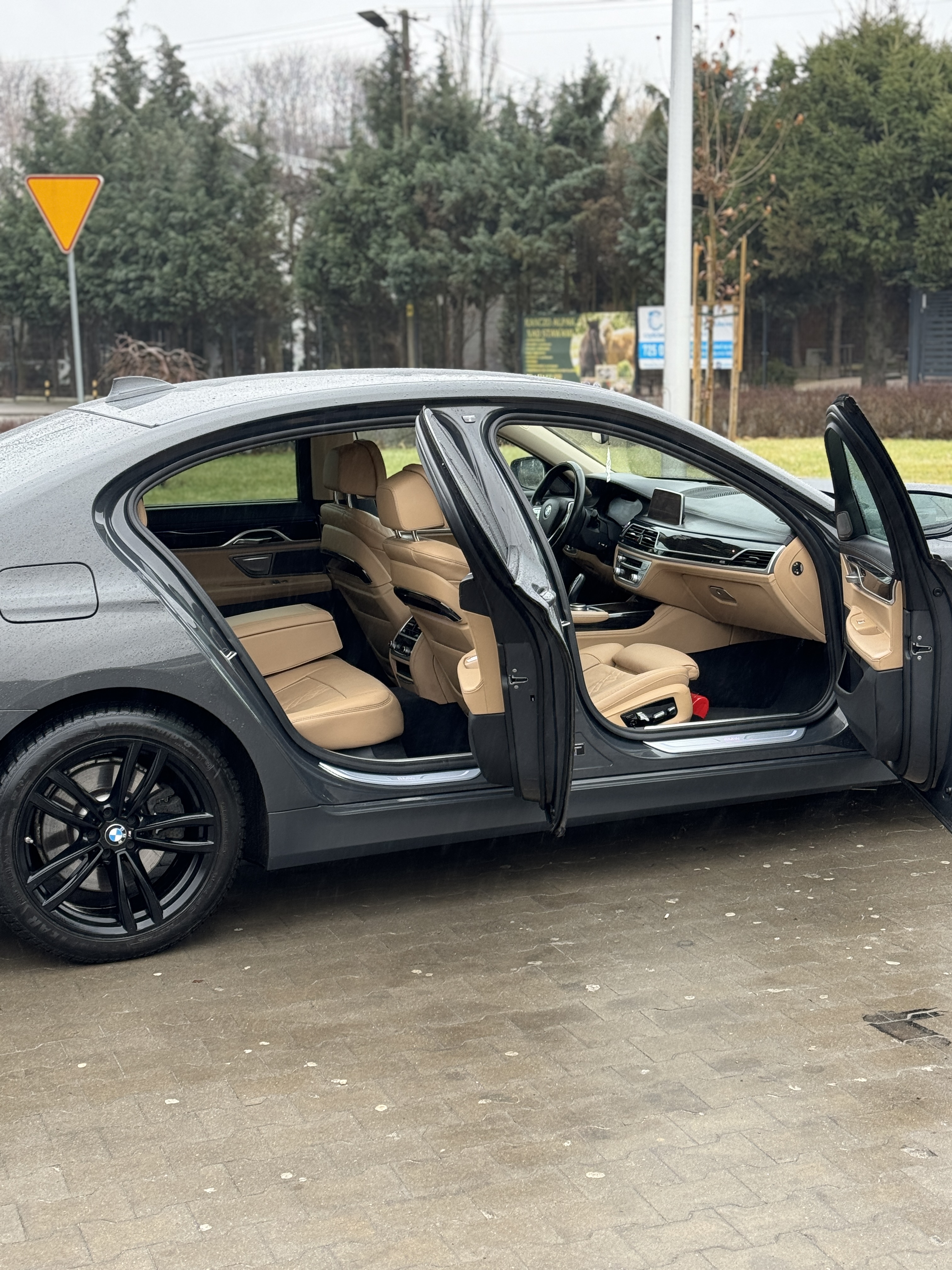 BMW 745e 2019 – Luksusowa hybryda plug-in