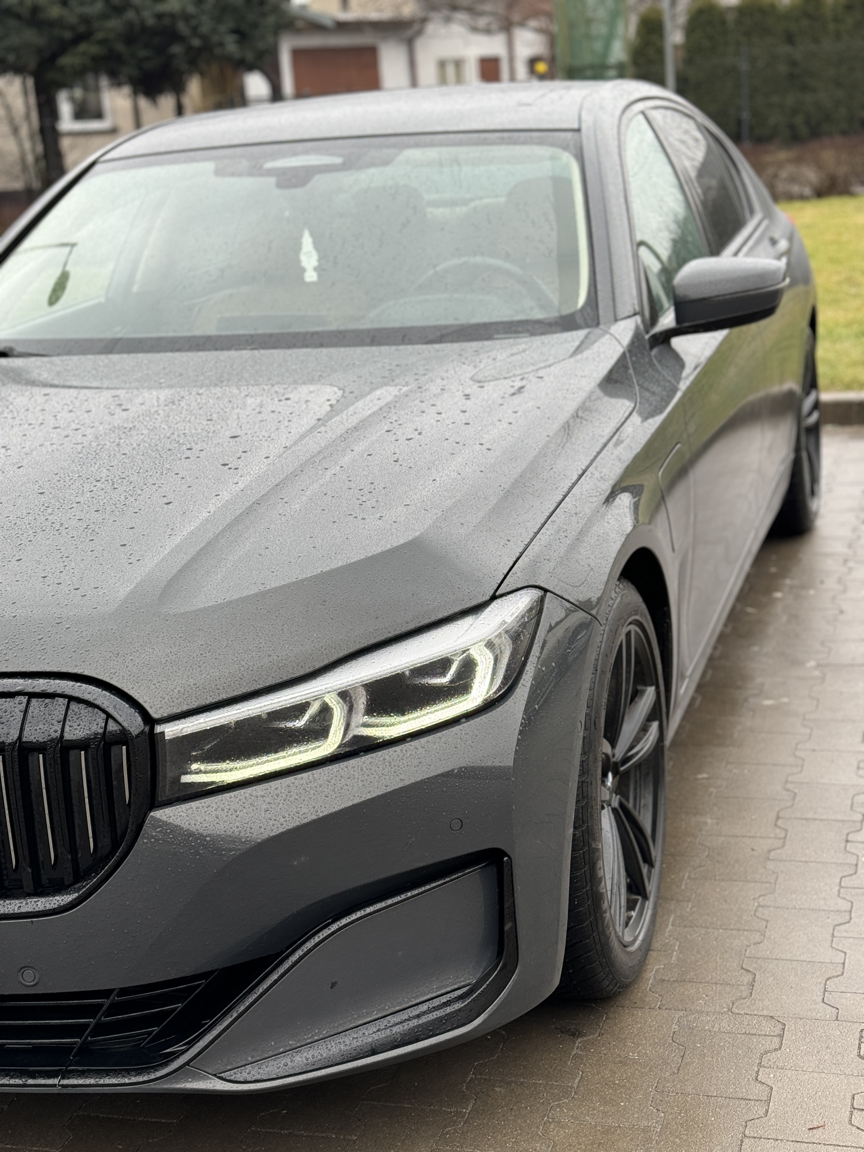 BMW 745e 2019 – Luksusowa hybryda plug-in