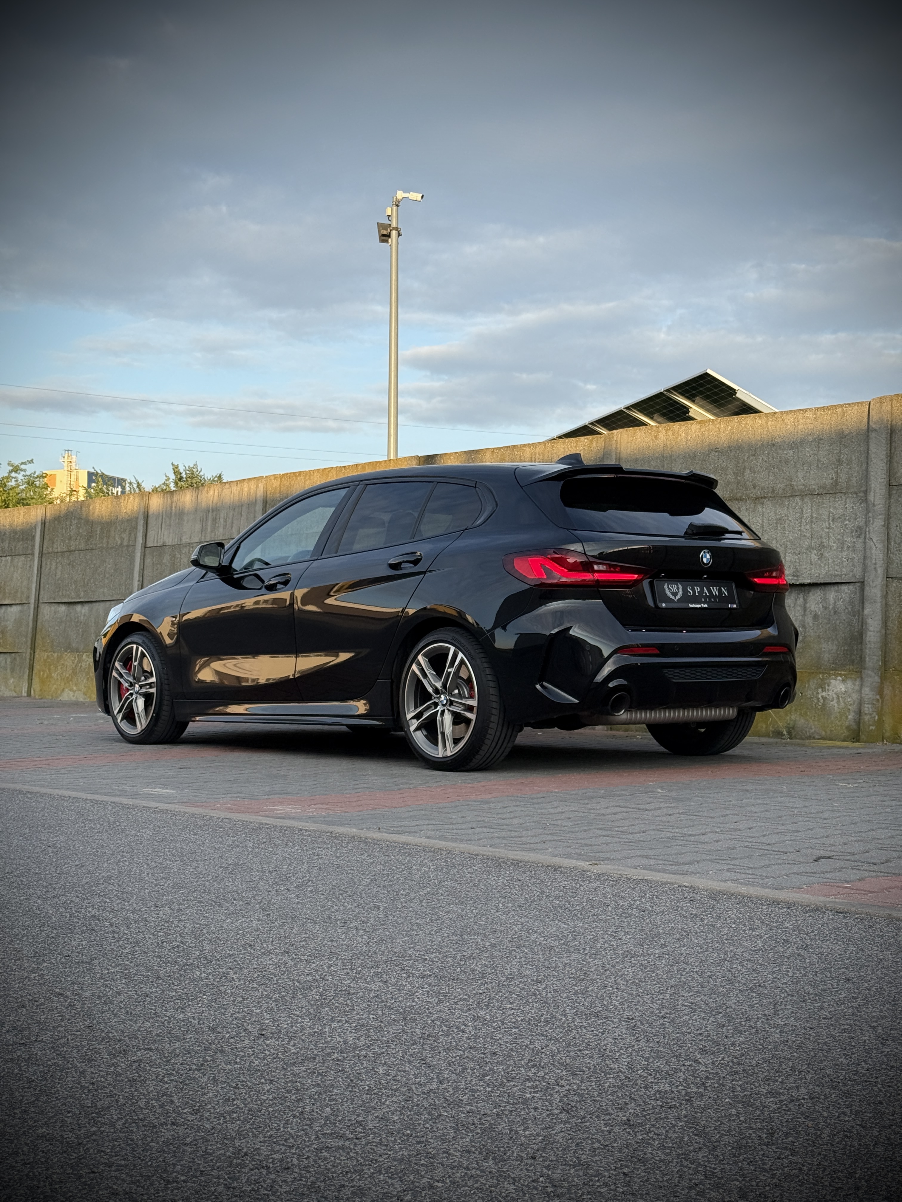 BMW M135i xDrive 2024 – Hot hatch 306 KM