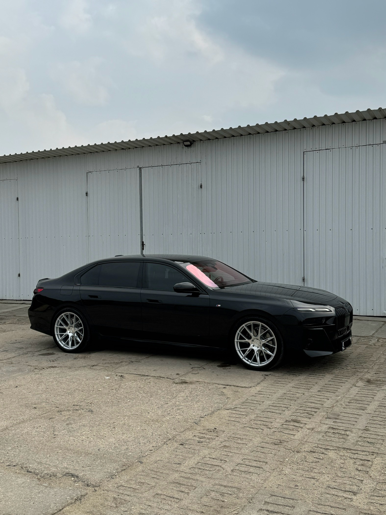 BMW 740d xDrive 2023 – Luksusowa limuzyna z dieslem