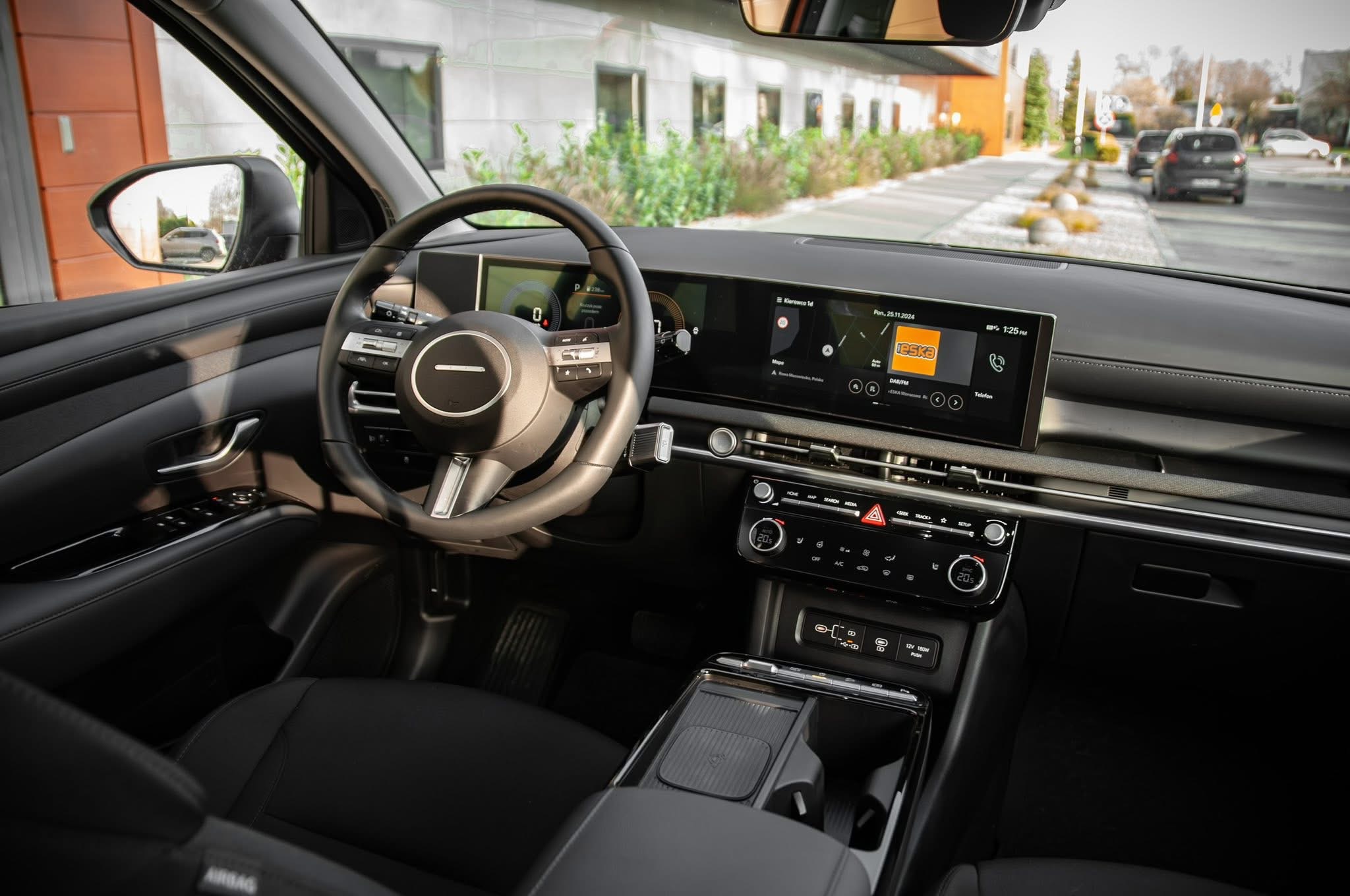 Hyundai Tucson 2024 – Nowoczesny i oszczędny SUV — zdjęcie opisu