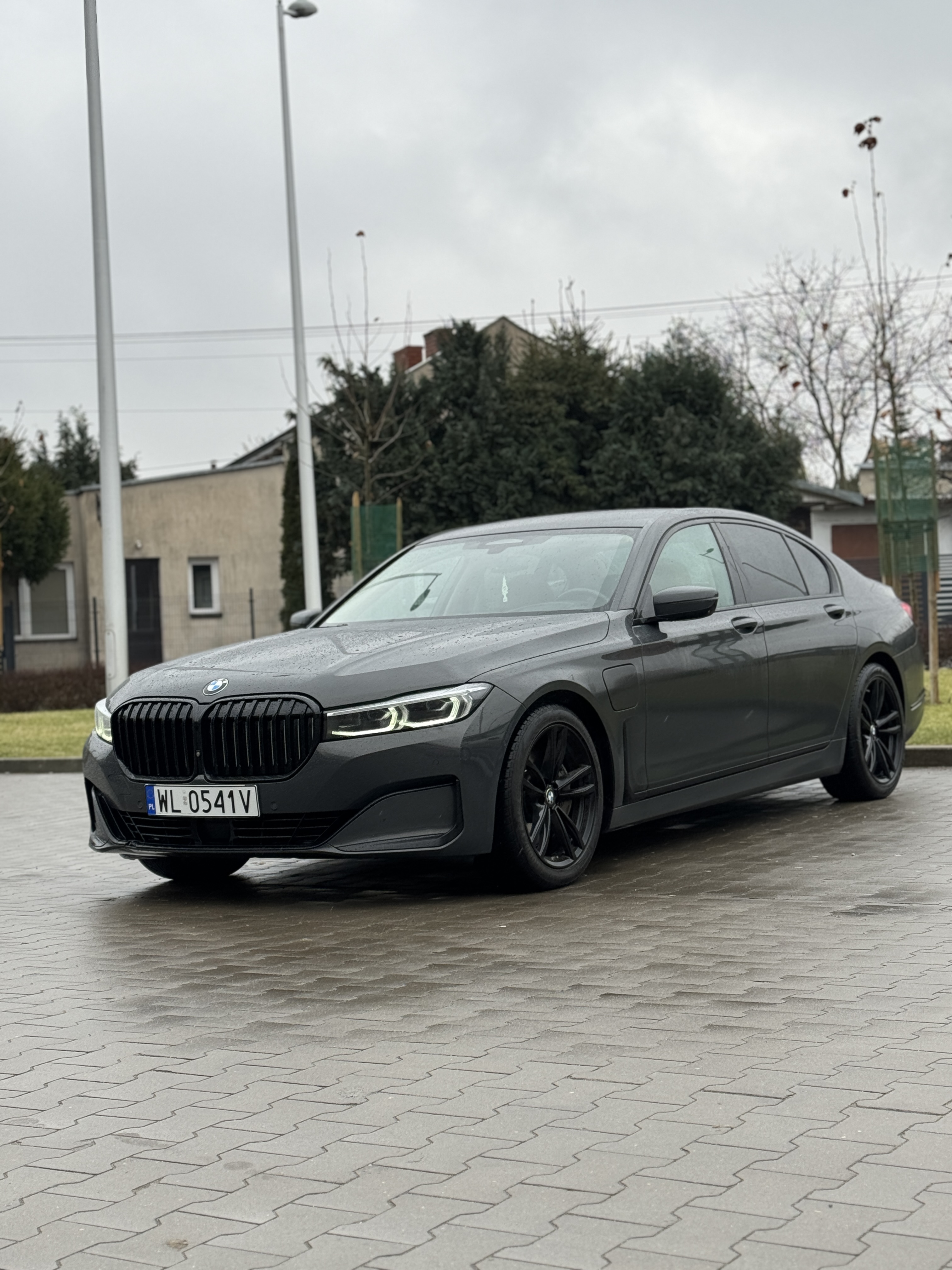 BMW 745e