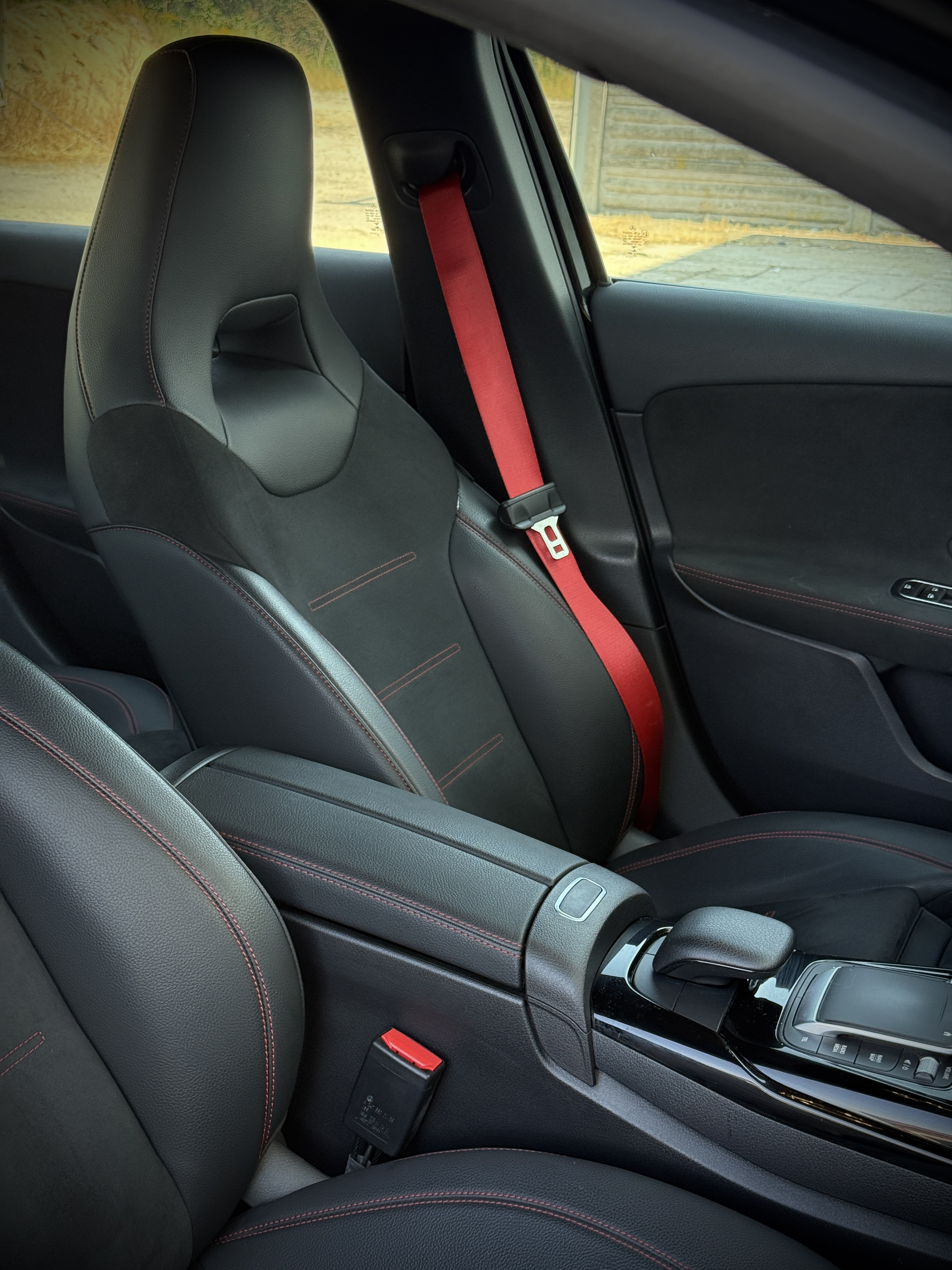 Mercedes-AMG A35 2021 – Hot hatch pełen emocji — zdjęcie opisu