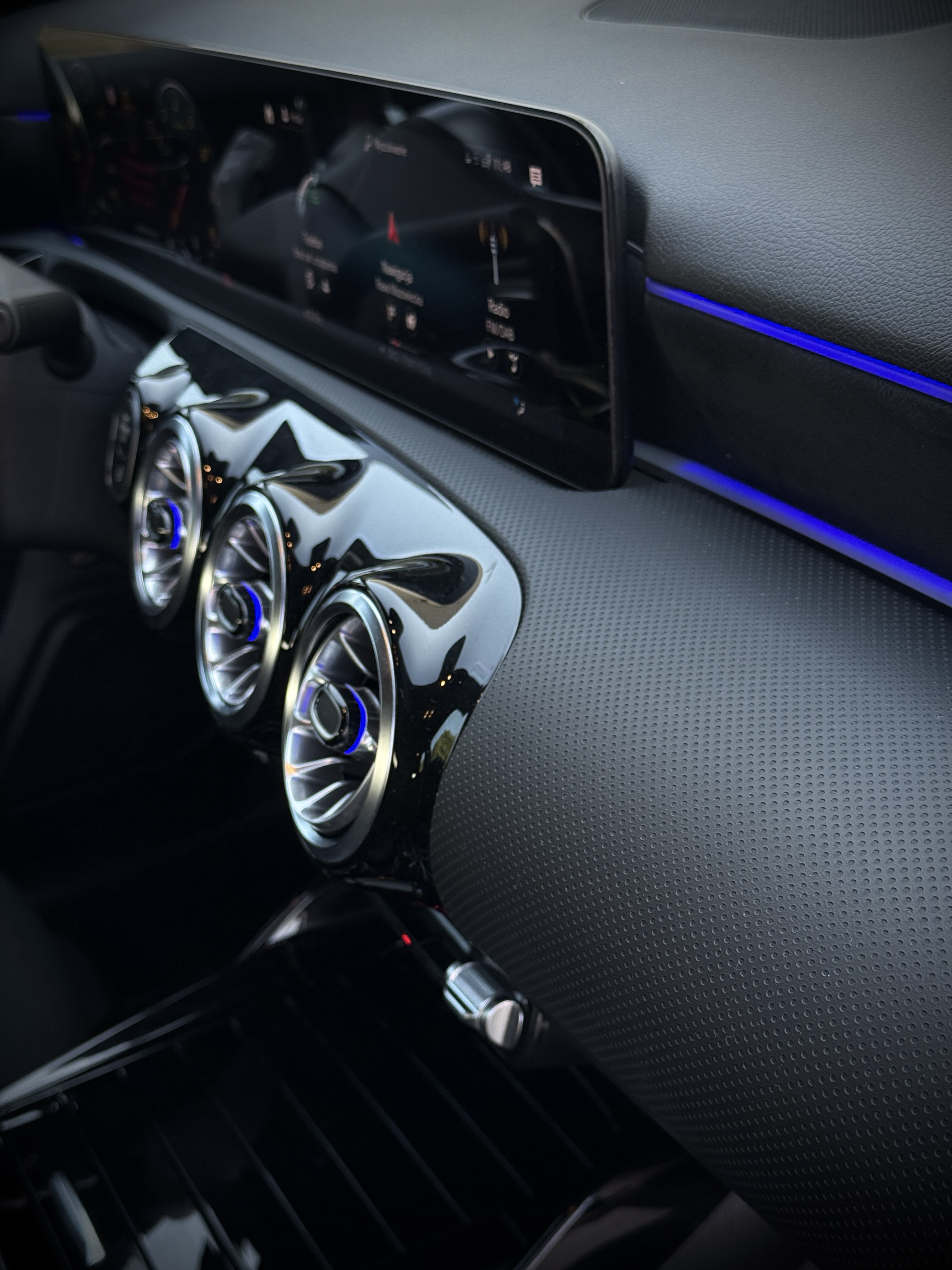 Mercedes-AMG A35 2021 – Hot hatch pełen emocji — kluczowe cechy