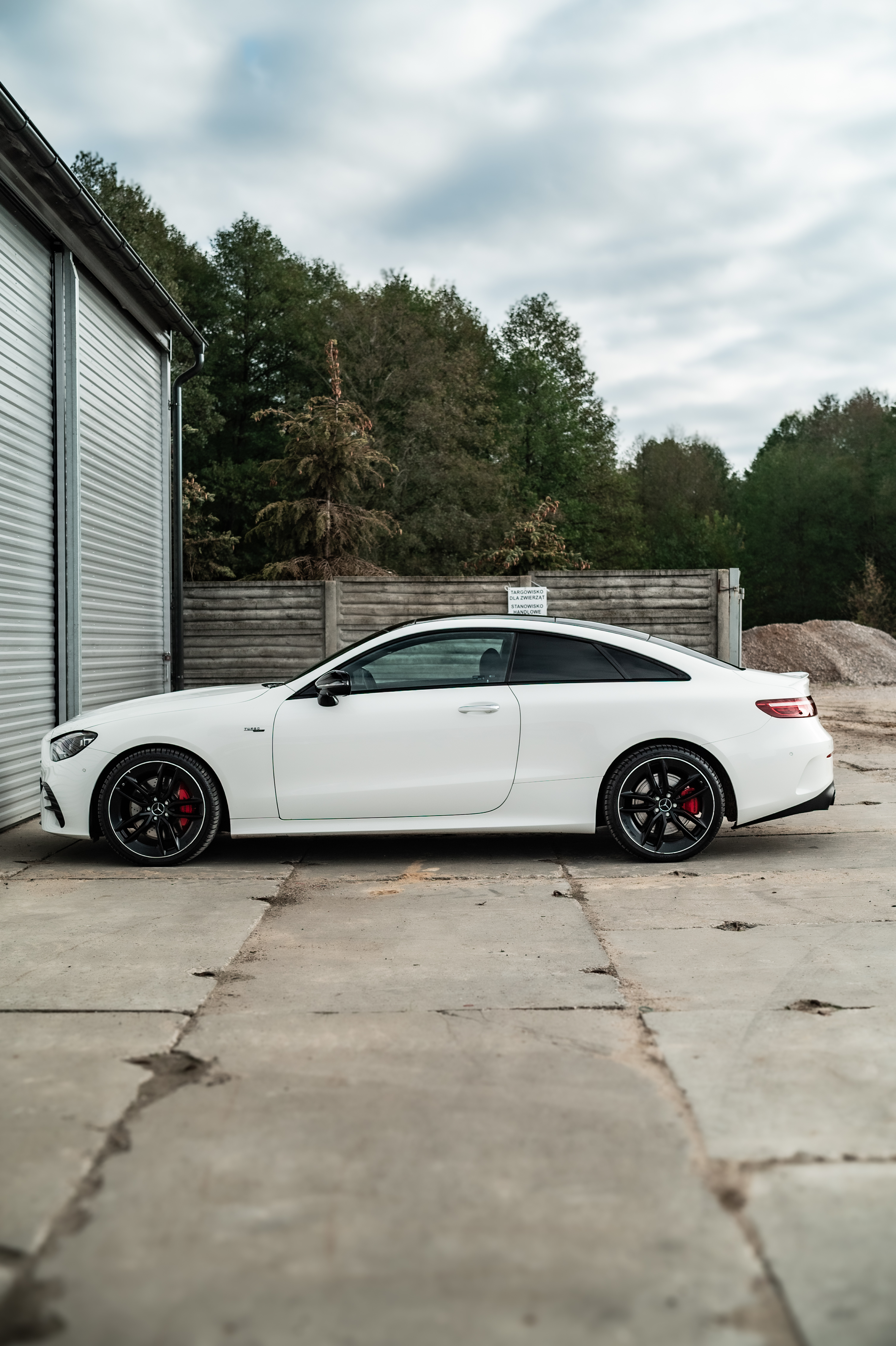 Mercedes-AMG E53 Coupé 2021 – 435 KM i styl bez kompromisów — zdjęcie opisu