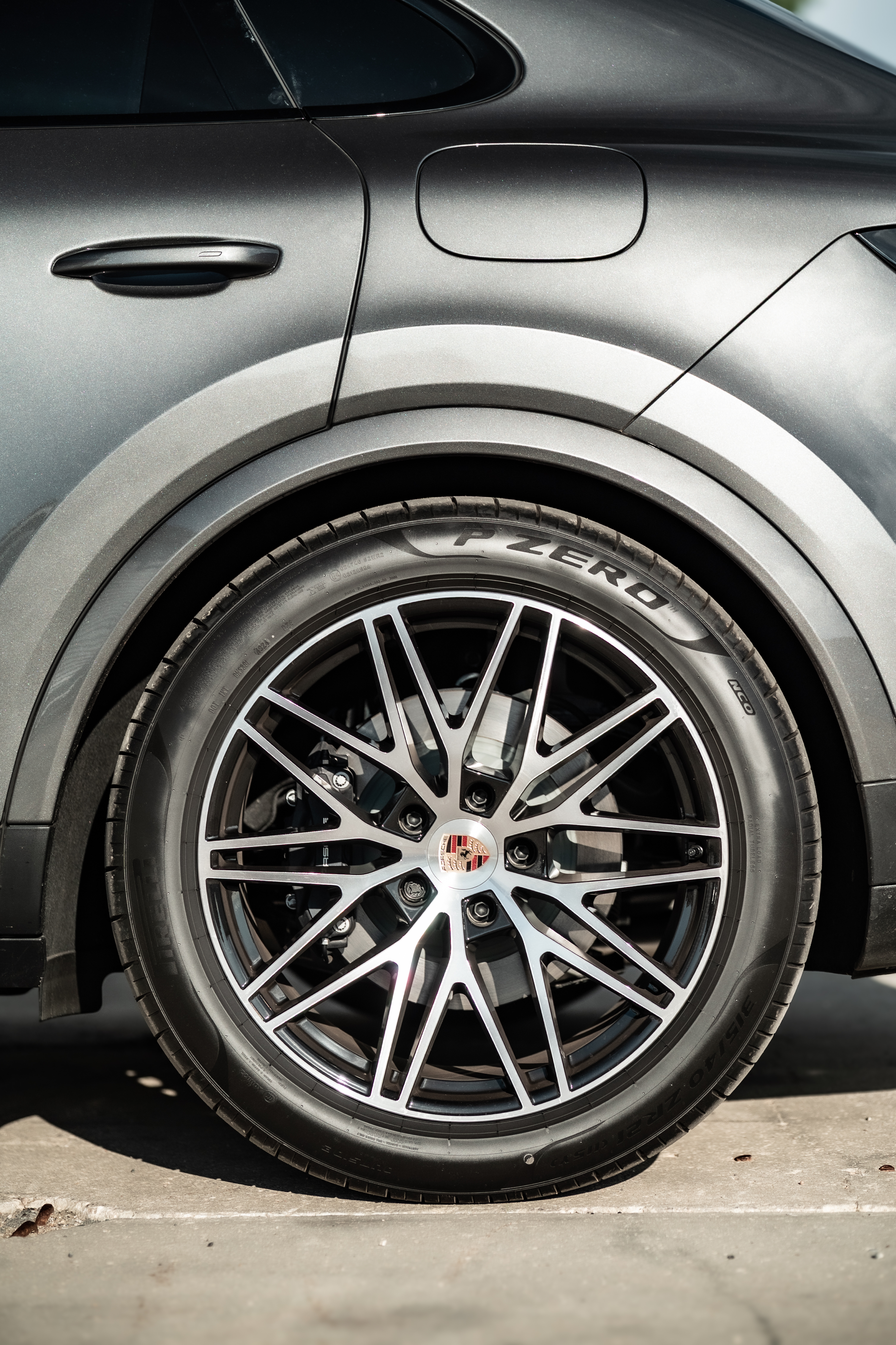 Porsche Cayenne Coupe E-Hybrid 2025